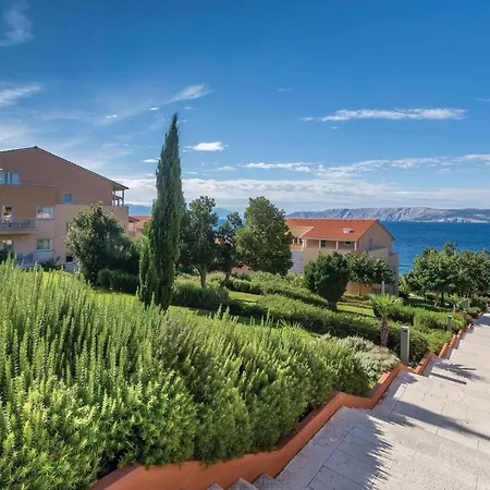 Awesome In With Outdoor Swimming Pool, Wifi And Swimming Pool